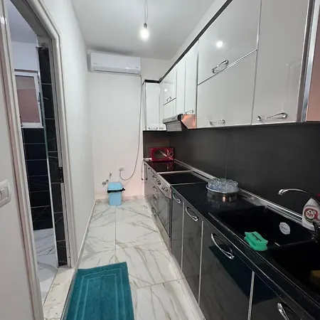 Pimevali Πανσιόν Vlorë
